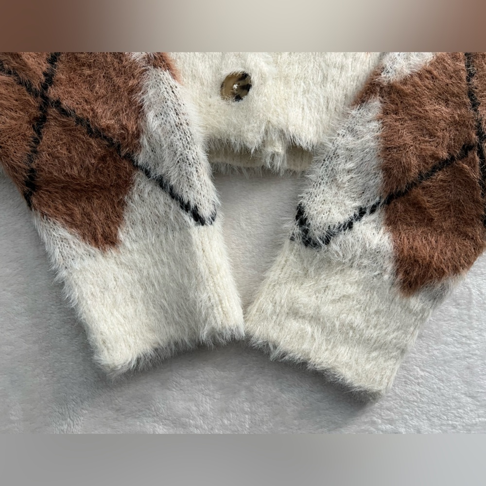 SO Brown and White Argyle Faux Fur Cropped Cardigan Sweater, Size M - Picture 5 of 11